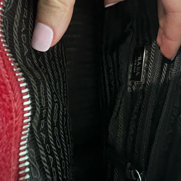 Sold! Vintage Prada shoulder bag - Picture 6 of 14